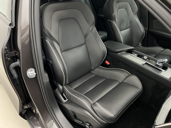 Volvo S60 B5 AWD ULTIMATE DARK AUT 1.maj