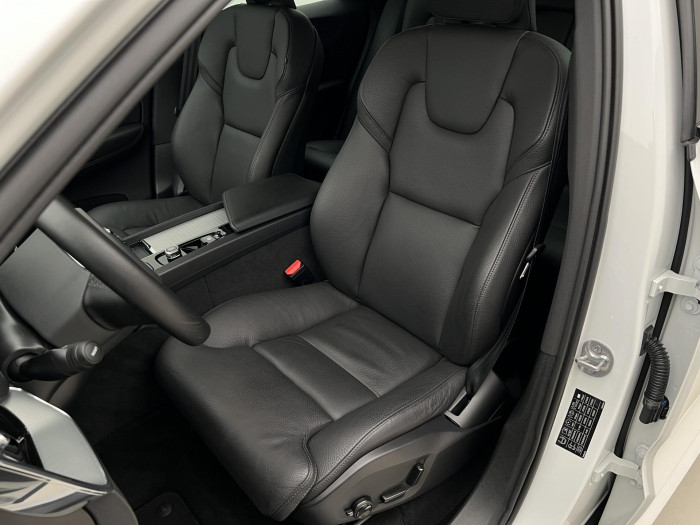 Volvo XC60 B5 AWD PLUS DARK AUT CZ