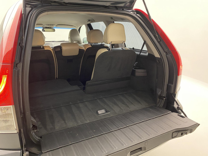 Volvo XC90 2.4 D5 AWD SUMMUM AUT 7 míst 2.4 d Summum