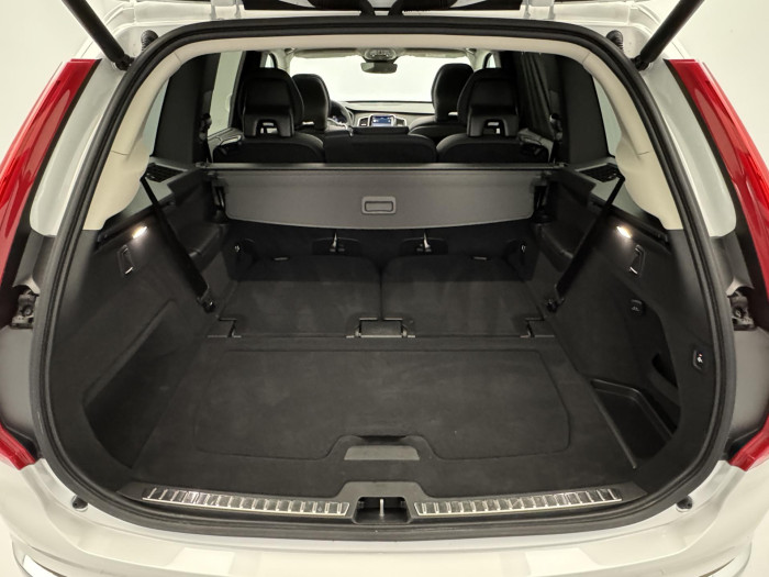 Volvo XC90 B5 AWD PLUS BRIGHT REZERVACE