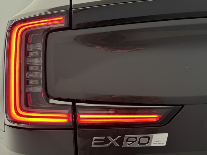 Volvo EX90 PURE ELECTRIC TWIN ULTRA 7míst