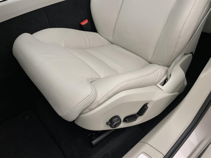 Volvo XC60 B5 AWD DARK PLUS AUT CZ