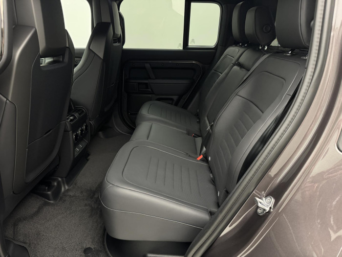 Land Rover Defender OCTA P635