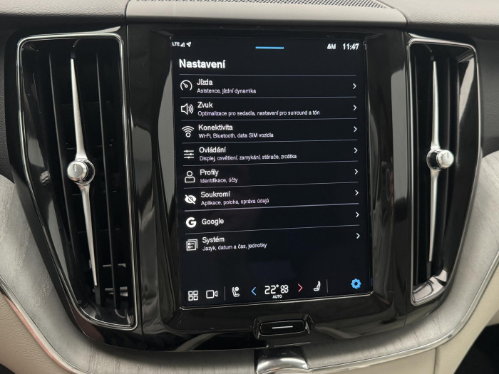Volvo XC60 T6 AWD RECHARGE DARK 1.maj