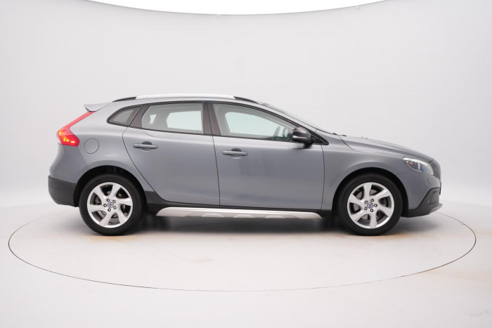 Volvo V40 CC D3 MOMENTUM REZERVACE 2.0 d CC CC Momentum