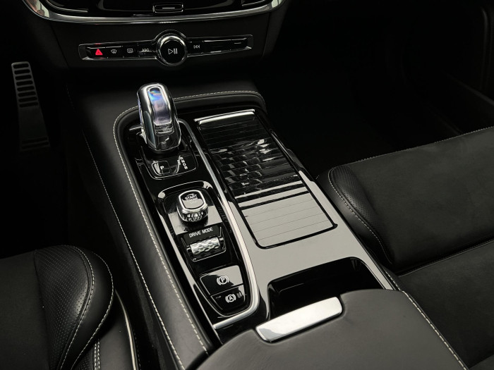 Volvo V90 T8 AWD RECHARGE R-DESIGN AUT