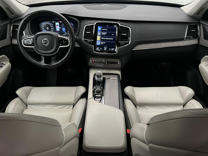 Volvo XC90 B5 AWD INSCRIPTION 7MÍSTNÁ AUT