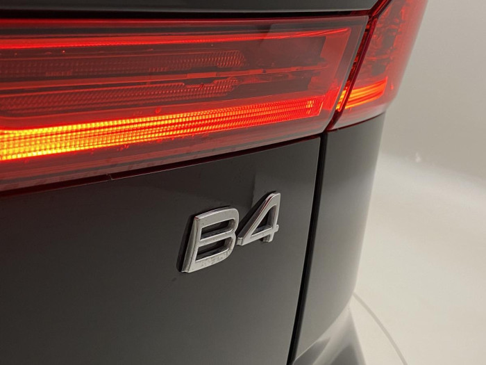 Volvo XC60 B4 MOMENTUM AUT REZERVACE 2.0 Momentum