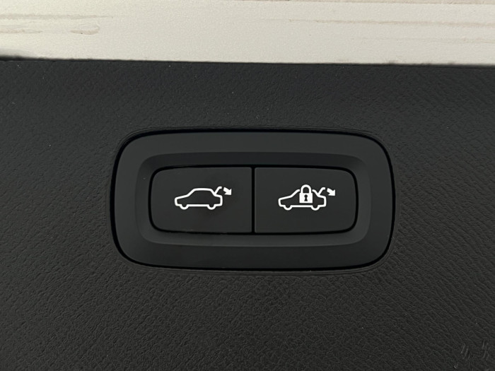 Volvo XC90 B5 AWD R-DESIGN 7MÍSTNÁ AUT