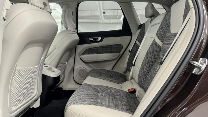 Volvo XC60 T5 AWD MOMENTUM REZERVACE 2.0 Momentum