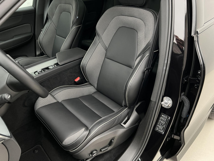 Volvo XC60 T6 AWD RECHARGE BLACK EDITION 2.0 Edition