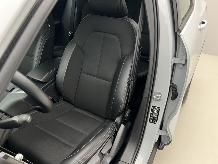 Volvo XC40 D4 AWD MOMENTUM PRO AUT CZ 2.0 d Momentum