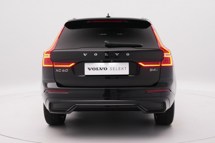 Volvo XC60 B4 AWD PLUS DARK AUT REZERVACE