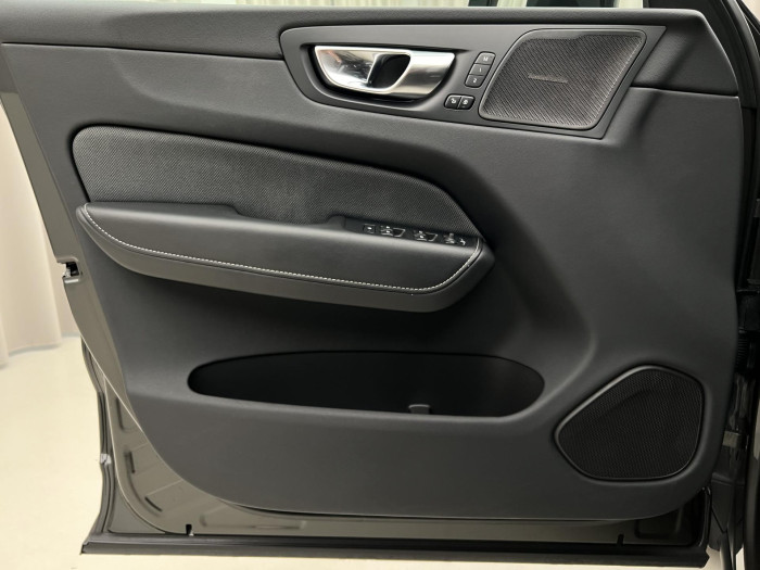 Volvo XC60 B5 AWD R-DESIGN AUT