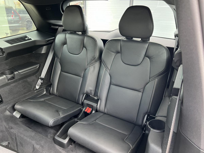 Volvo XC90 B5 AWD R-DESIGN 7 MÍSTNÁ Aut