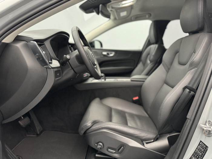 Volvo XC60 B4 AWD PLUS DARK AUT 1. maj