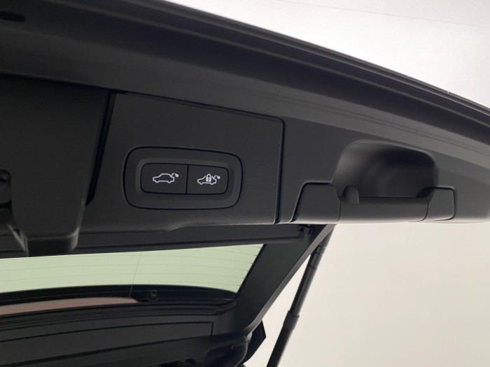 Volvo XC60 T8 AWD PLUG-IN PLUS REZERVACE