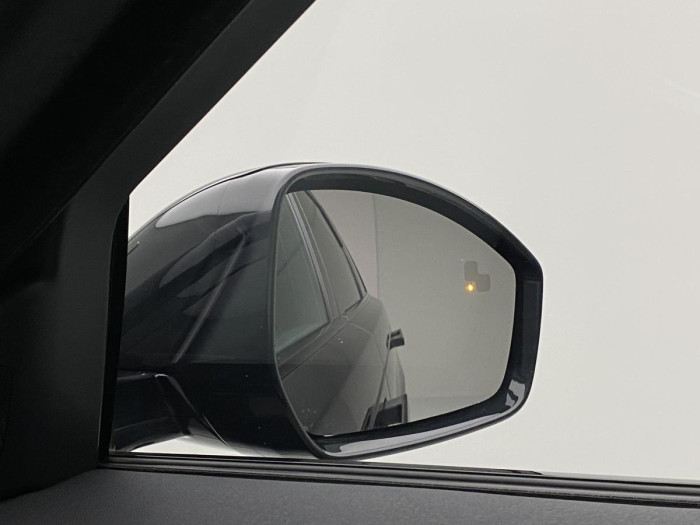 Land Rover Range Rover Velar D300 SE AUT AWD REZERVACE 3.0 d SE