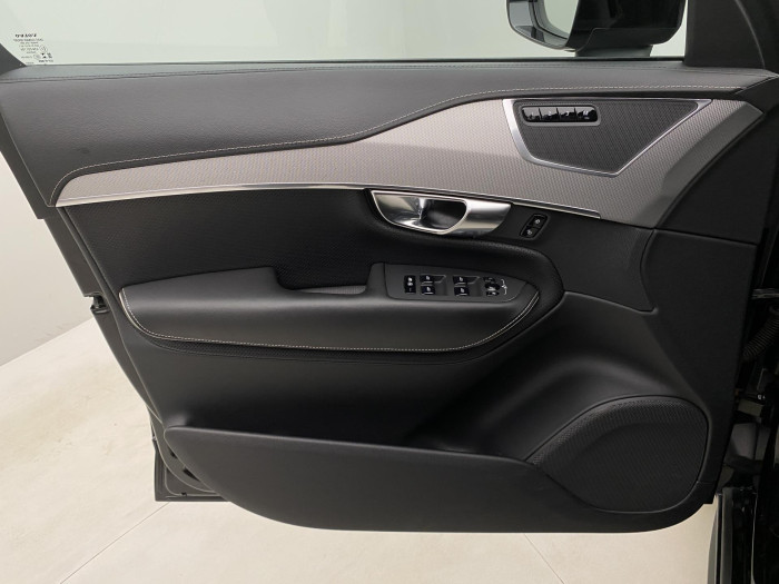 Volvo XC90 T6 AWD R-DESIGN REZERVACE