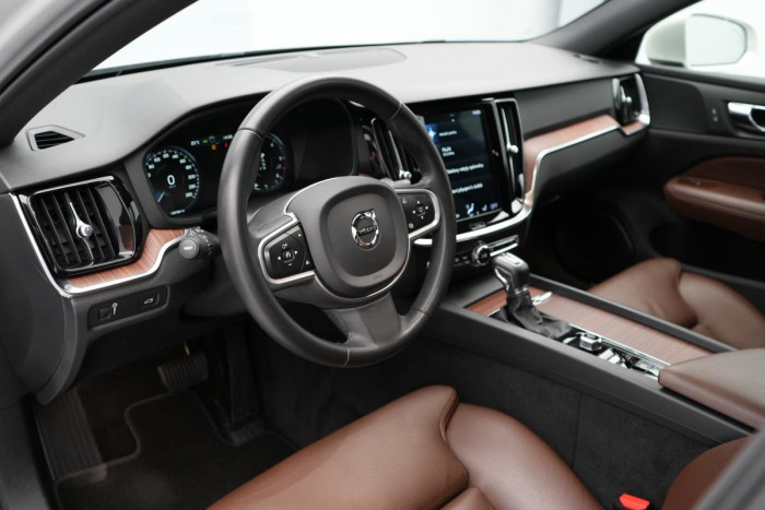 Volvo V60 D3 MOMENTUM PRO AUT REZERVACE 2.0 d Momentum