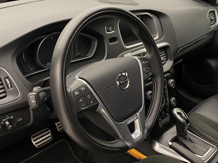 Volvo V40 T3 R-DESIGN AUT 1.maj.