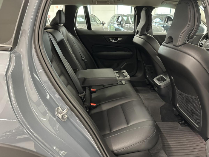 Volvo V60 CROSS COUNTRY B4 REZERVACE