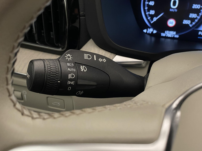 Volvo XC60 B4 AWD DARK PLUS AUT CZ