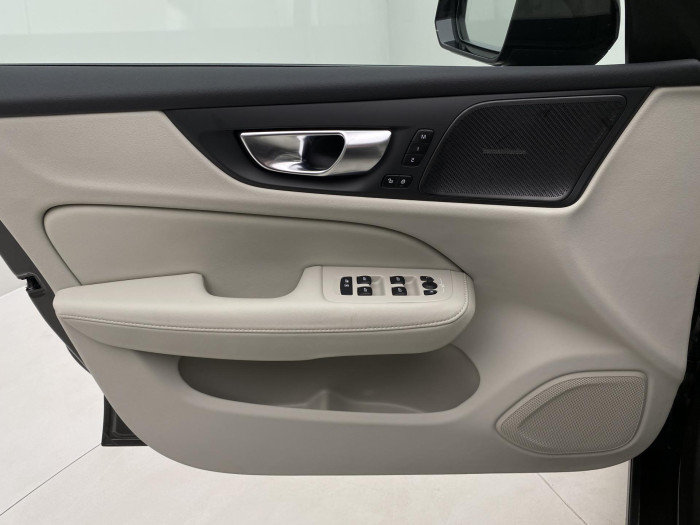 Volvo V60 T8 AWD PLUG-IN BRIGHT ULTRA CZ