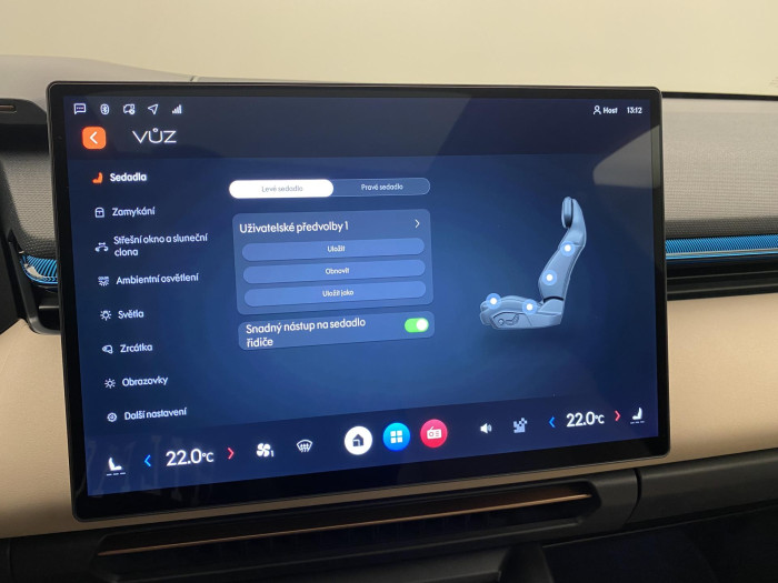 Lynk & Co 08 MORE PHEV