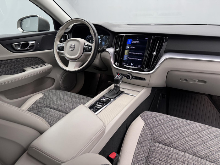 Volvo V60 CC D4 AWD MOMENTUM POLESTAR 2.0 d CC CC Momentum