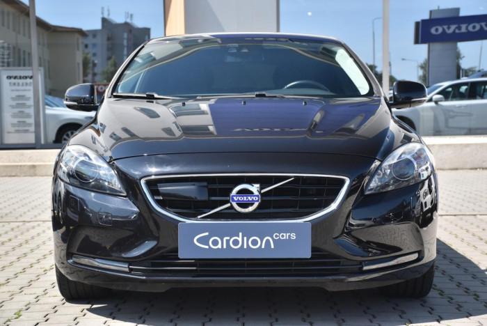 Volvo V40 D3 MOMENTUM REZERVACE 2.0 d Momentum