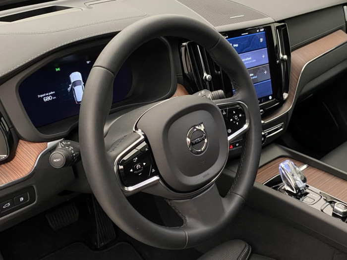 Volvo XC60 T6 AWD RECHARGE DARK ULTIMATE