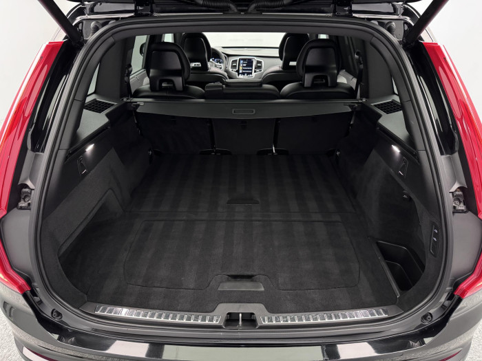 Volvo XC90 B5 AWD R-DESIGN REZERVACE