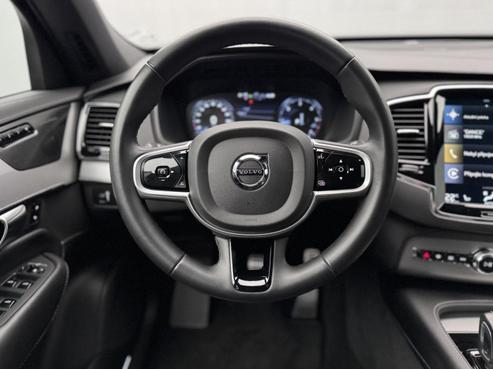 Volvo XC90 B5 AWD R-DESIGN REZERVACE