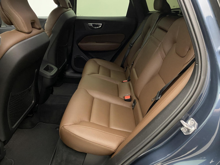 Volvo XC60 B4 INSCRIPTION AUT CZ
