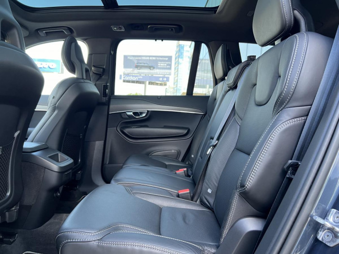 Volvo XC90 B5 AWD R-DESIGN 7MÍSTNÁ Aut
