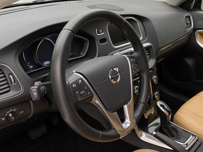 Volvo V40 CC T3 INSCRIPTION REZERVACE 1.5 CC CC