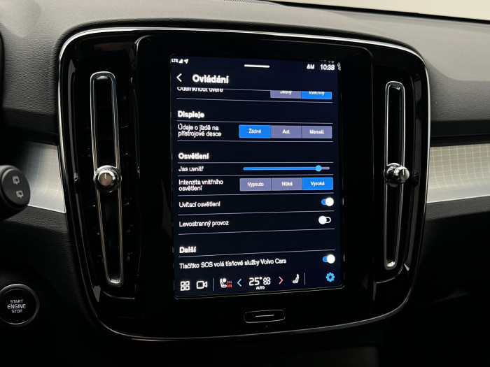 Volvo XC40 B3 PLUS DARK AUT CZ 1.maj.