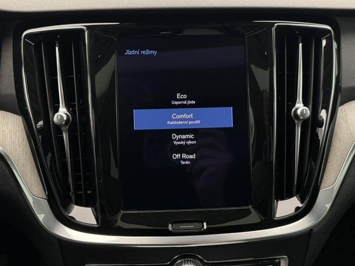 Volvo V60 CC B5 AWD PRO AUT CZ REZERVACE 2.0 CC CC