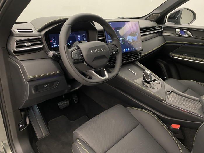 Lynk & Co 01 01 MORE PHEV