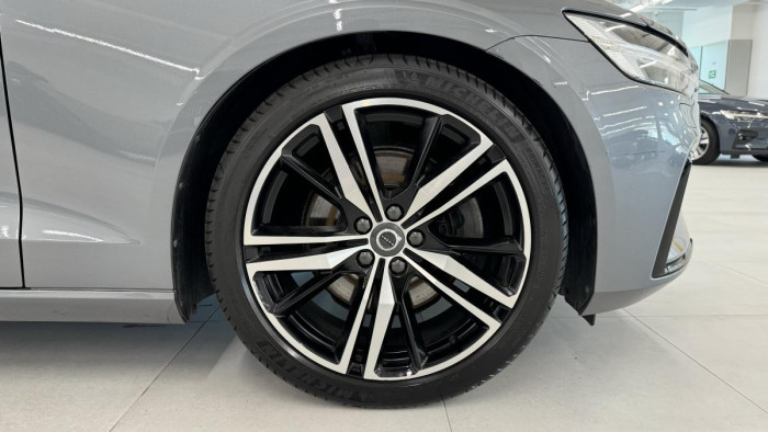 Volvo V60 B4 R-DESIGN AUT REZERVACE