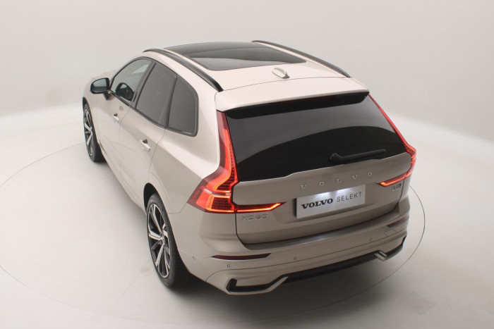Volvo XC60 B5 AWD ULTIMATE REZERVACE