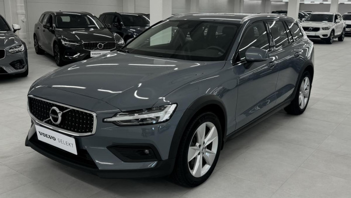 Volvo V60 CROSS COUNTRY B4 REZERVACE