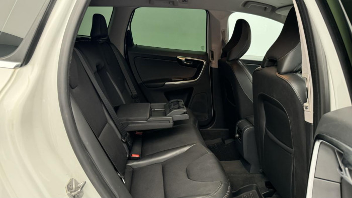 Volvo XC60 D4 AWD MOMENTUM REZERVACE 2.4 d Momentum