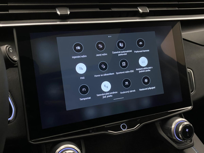 Lynk & Co 01 PHEV DCT AUT 1.maj. REZERVACE