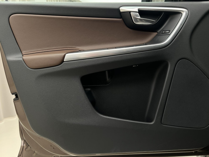 Volvo XC60 D5 AWD SUMMUM AUT CZ 2.4 d Summum