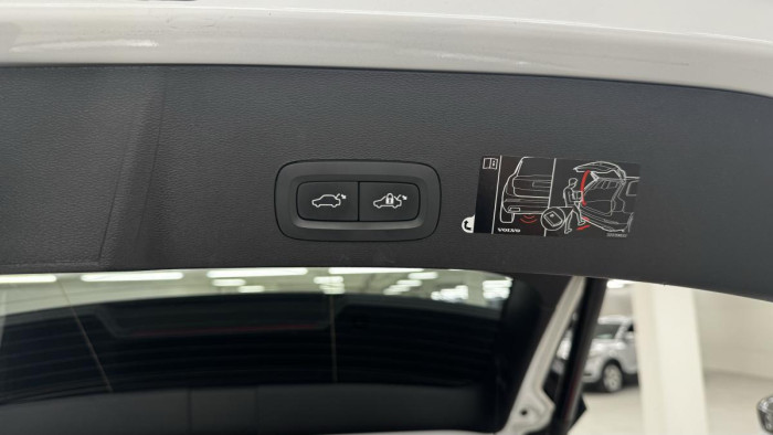 Volvo XC40 T4 AWD R-DESIGN REZERVACE