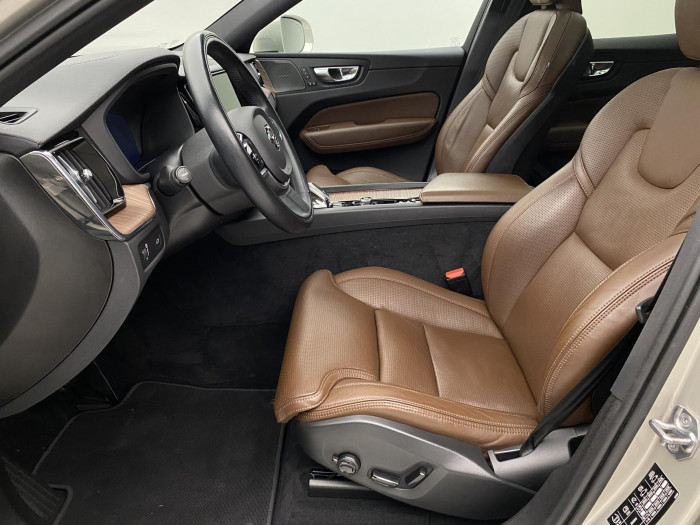 Volvo XC60 B5 AWD INSCRIPTION AUT CZ