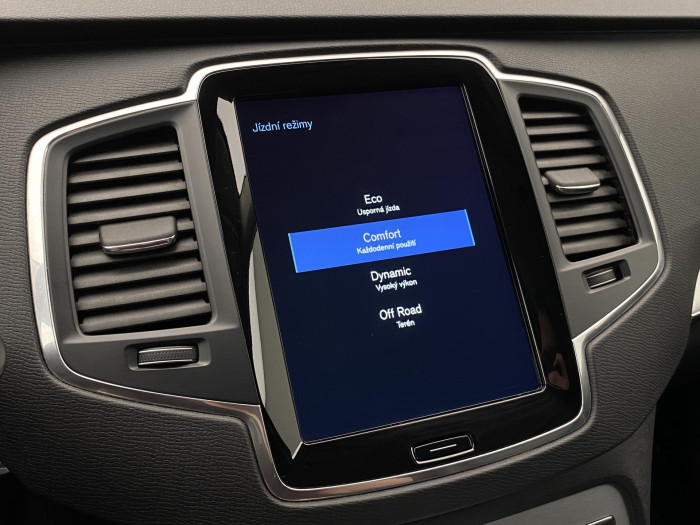 Volvo XC90 D5 AWD MOMENTUM AUT 7míst 2.0 d Momentum