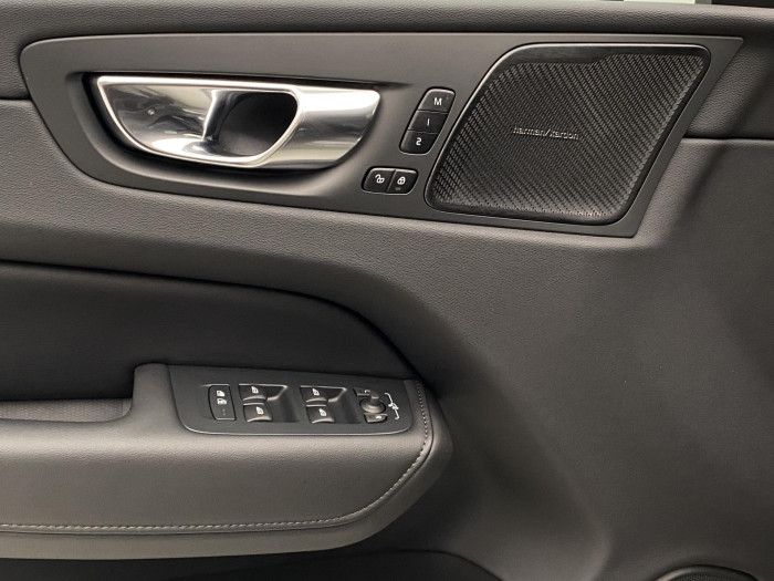 Volvo XC60 B5 AWD DARK PLUS AUT CZ